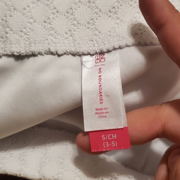 White lace skirt - Picture 2 of 2